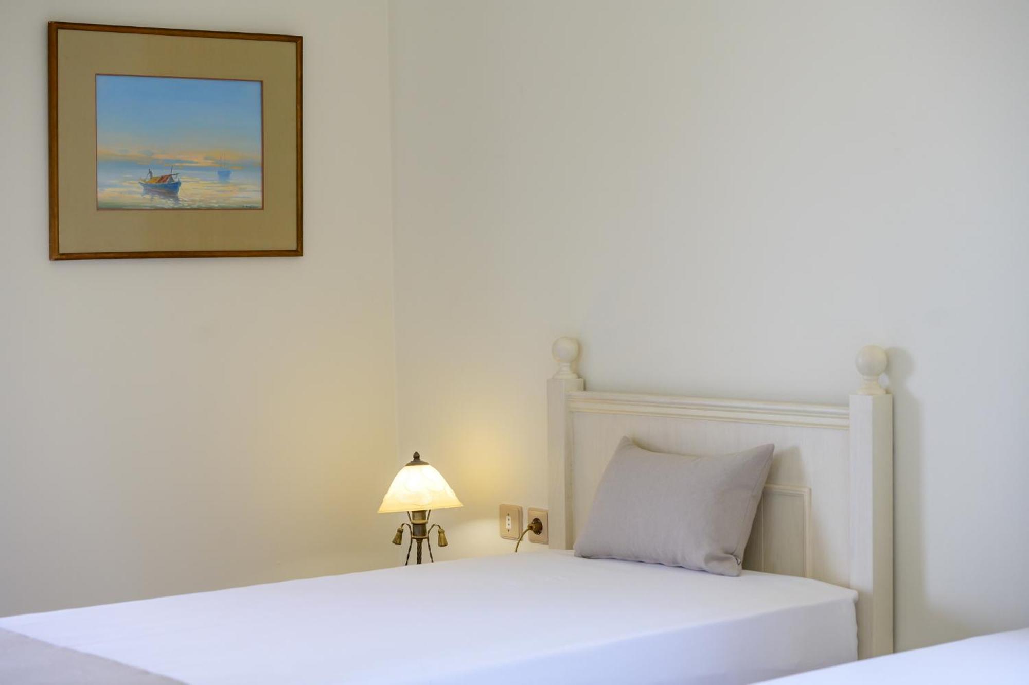 Villa Araucaria - Private Pool, Jacuzzi, Sea View 레팀노 외부 사진